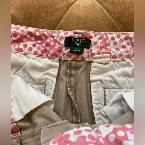 J Crew women’s shorts. City Fit. Size 4. Used. Flaw on back right - Picture 3 of 7